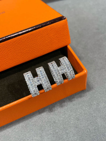 [⭐Mirelle]H STUD EARRINGS WITH SILVER DIAMONDS