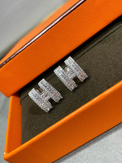 [⭐Mirelle]H STUD EARRINGS WITH SILVER DIAMONDS