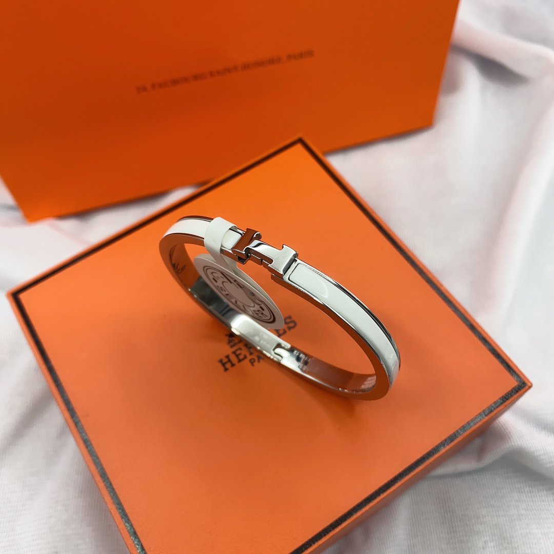 [⭐Mirelle]CLASSIC HM CLIC WHITE 8MM ENAMEL BRACELET