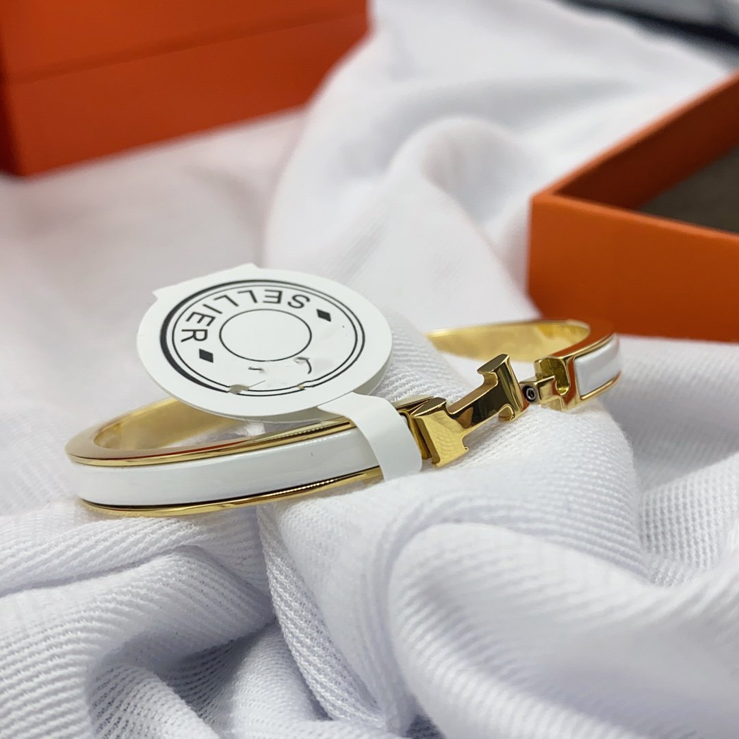 [⭐Mirelle]CLASSIC HM CLIC WHITE 8MM ENAMEL BRACELET