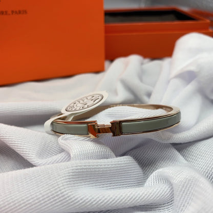 [⭐Mirelle]CLASSIC HM CLIC GREEN 8MM ENAMEL BRACELET