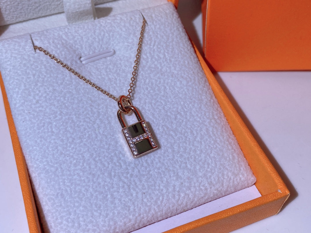 [⭐Mirelle]HM ADVANCED NICHE LOCK HEAD NECKLACE DIAMONDS