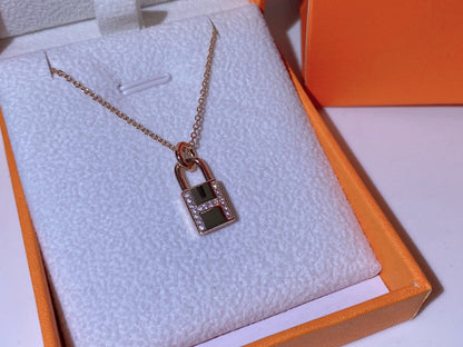 [⭐Mirelle]HM ADVANCED NICHE LOCK HEAD NECKLACE DIAMONDS