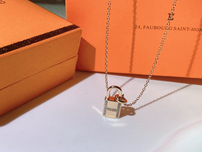 [⭐Mirelle]HM ADVANCED NICHE LOCK HEAD NECKLACE DIAMONDS