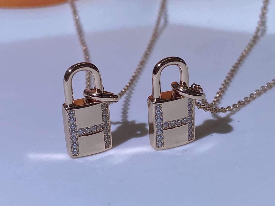 [⭐Mirelle]HM ADVANCED NICHE LOCK HEAD NECKLACE DIAMONDS