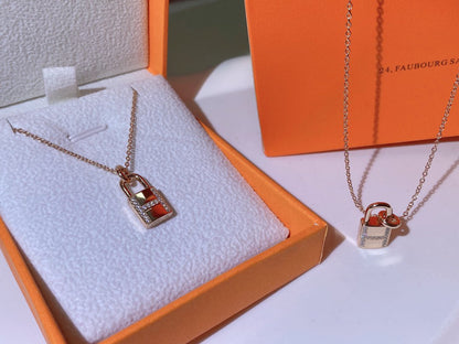 [⭐Mirelle]HM ADVANCED NICHE LOCK HEAD NECKLACE DIAMONDS
