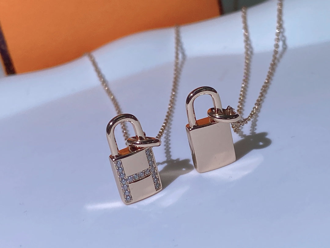 [⭐Mirelle]HM ADVANCED NICHE LOCK HEAD NECKLACE DIAMONDS