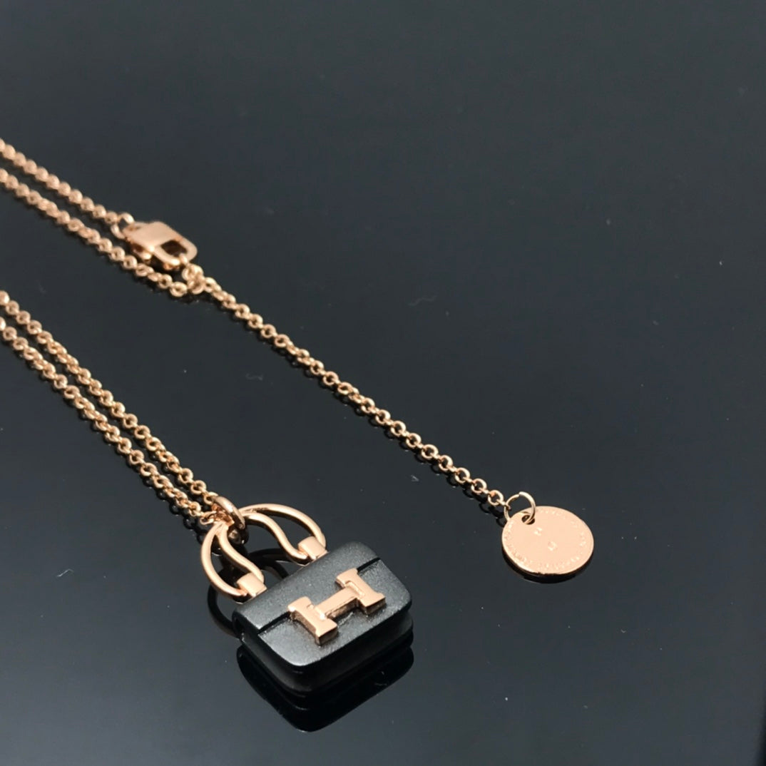 [⭐Mirelle]WOMEN'S HM AMULETTES CONSTANCE PENDANT NECKLACE