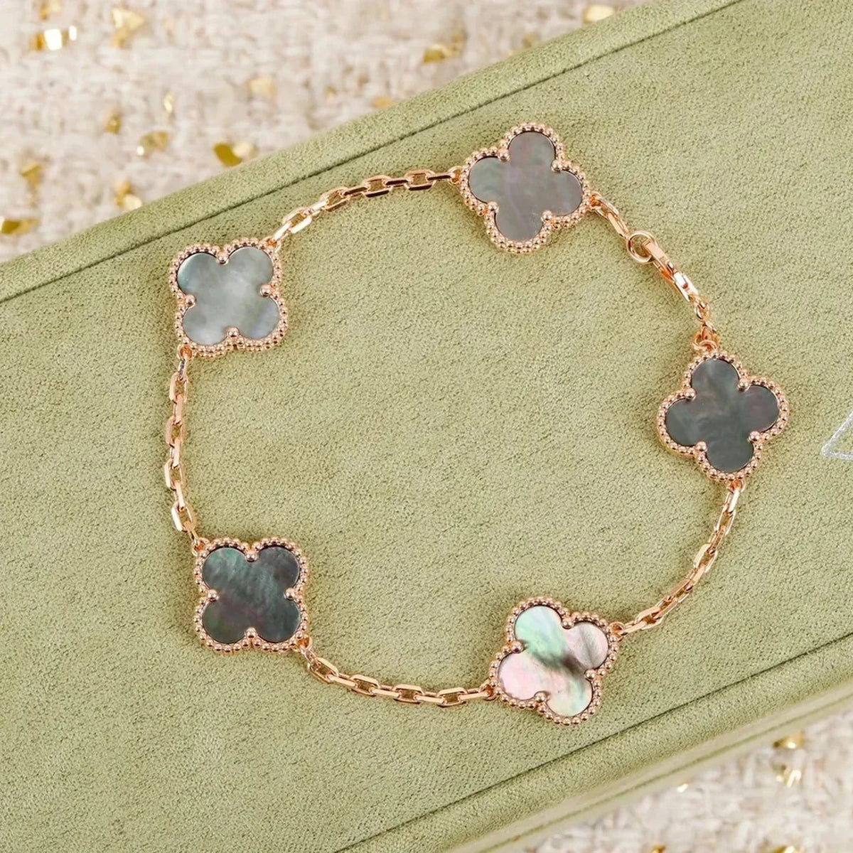 [⭐Mirelle] CLOVER 5 MOTIF GRAY MOP BRACELET COLLECTION