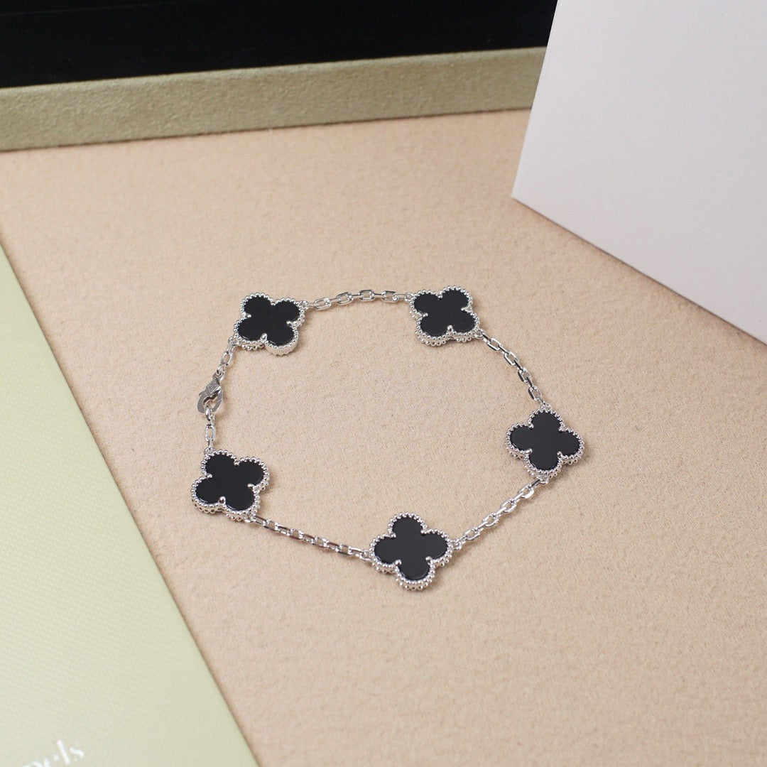 [⭐Mirelle] CLOVER 5 MOTIF ONYXS BRACELET COLLECTION