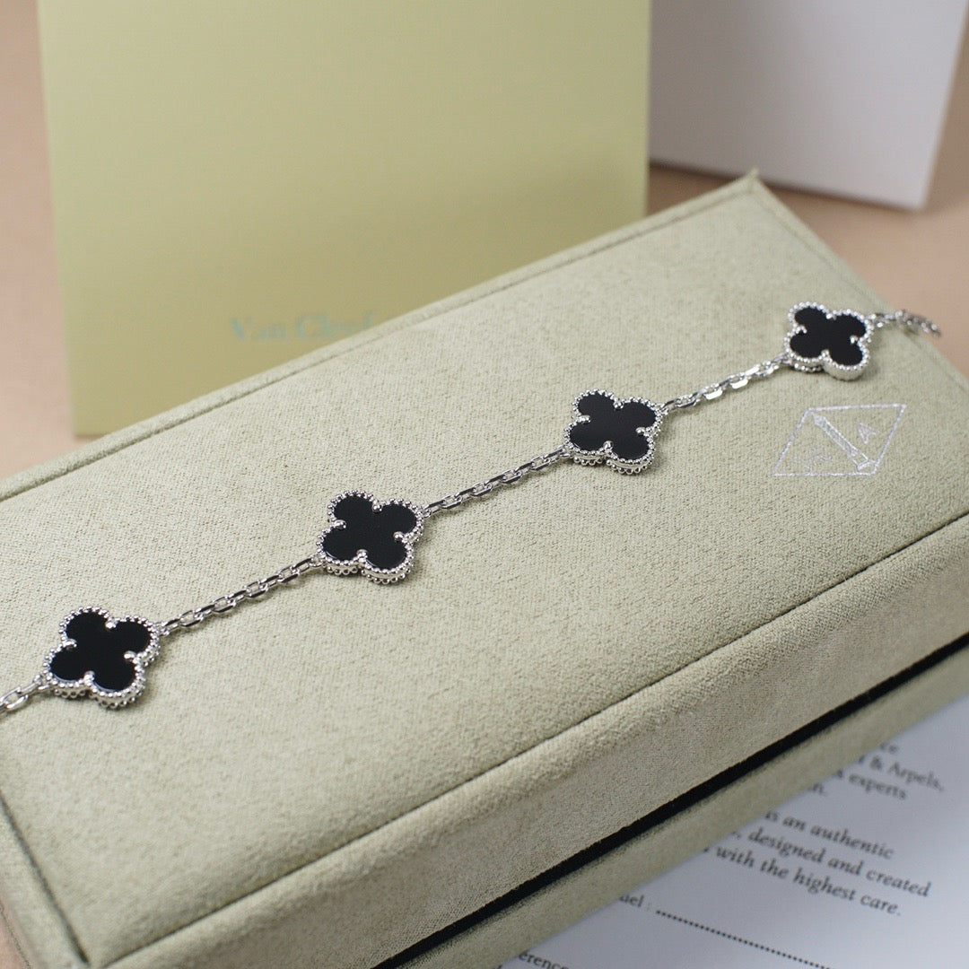 [⭐Mirelle] CLOVER 5 MOTIF ONYXS BRACELET COLLECTION