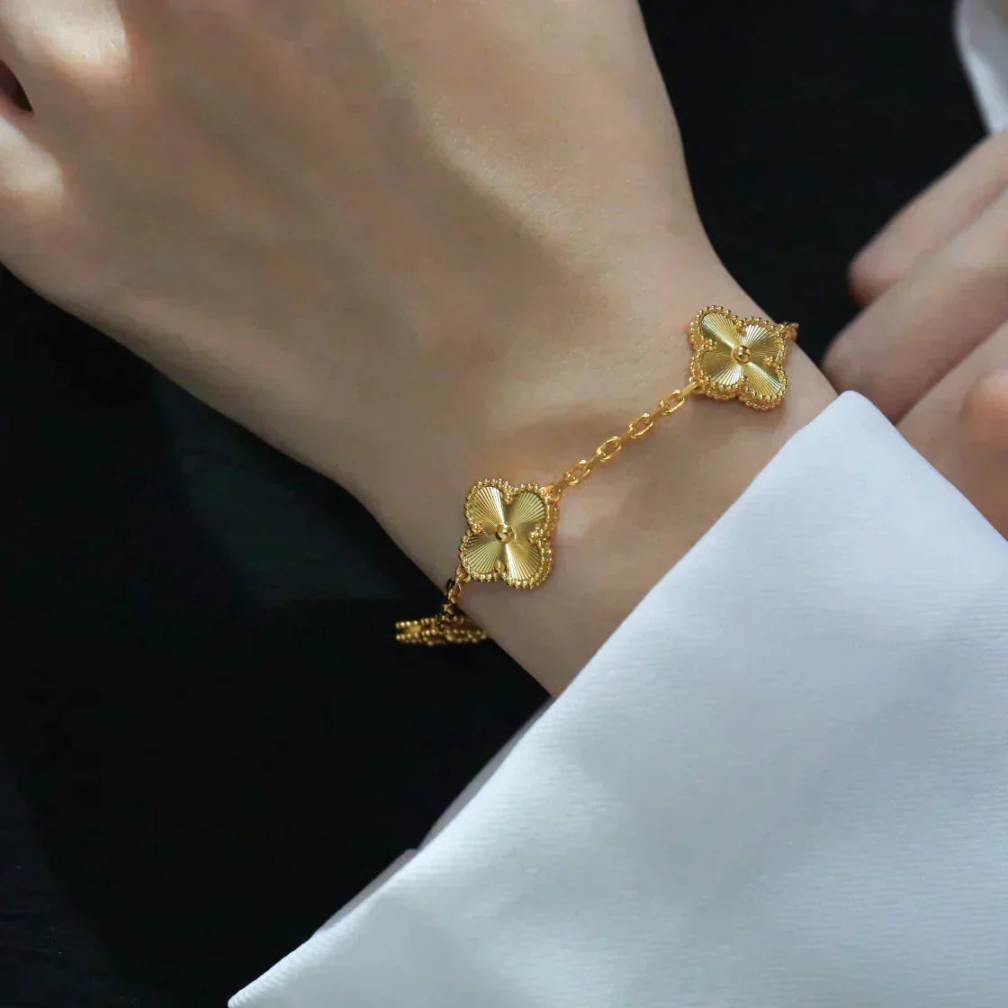 [⭐Mirelle] CLOVER 5 MOTIF LASER BRACELET COLLECTION