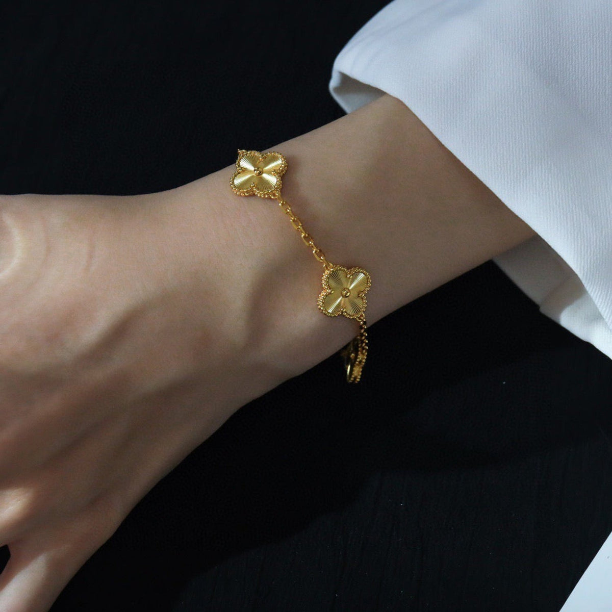 [⭐Mirelle] CLOVER 5 MOTIF LASER BRACELET COLLECTION