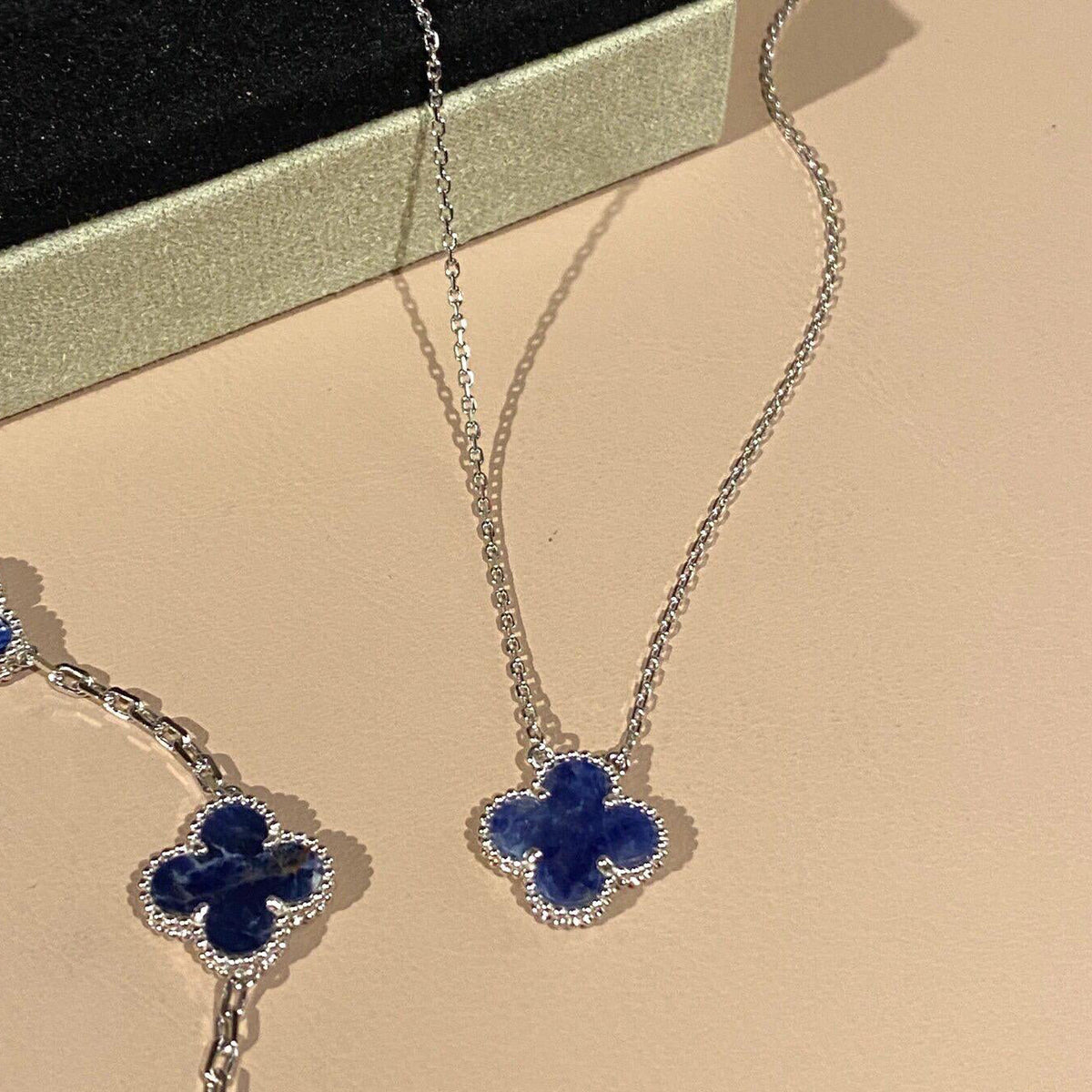 [⭐Mirelle]CLOVER 15MM PIETERSITE NECKLACE SILVER