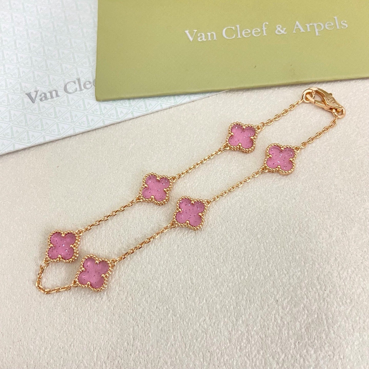 [⭐Mirelle]2026 NEW CLOVER 6 MOTIF BUBBLE PINK ENAMEL BRACELET