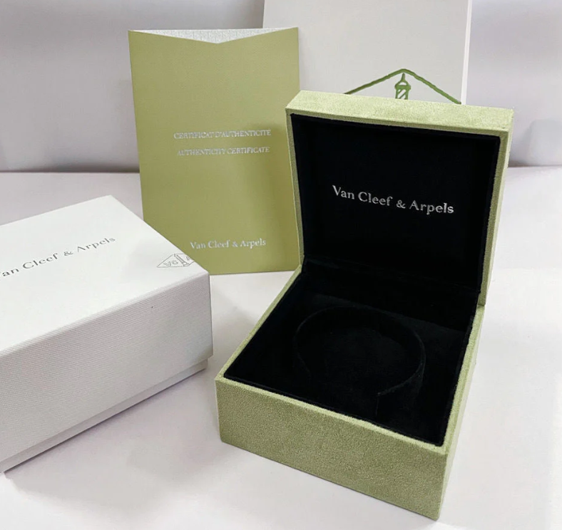 [⭐Mirelle]CLOVER 15MM LASER NECKLACE AND BOX
