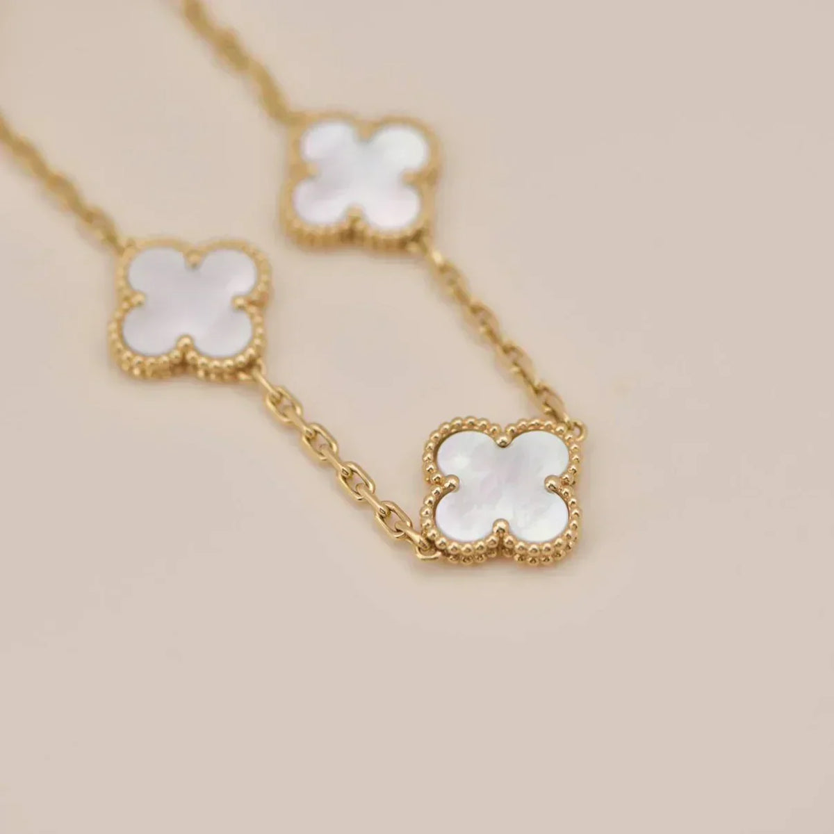 [⭐Mirelle]CLOVER WHITE PEARL MOP 5 MOTIF BRACELET COLLECTION