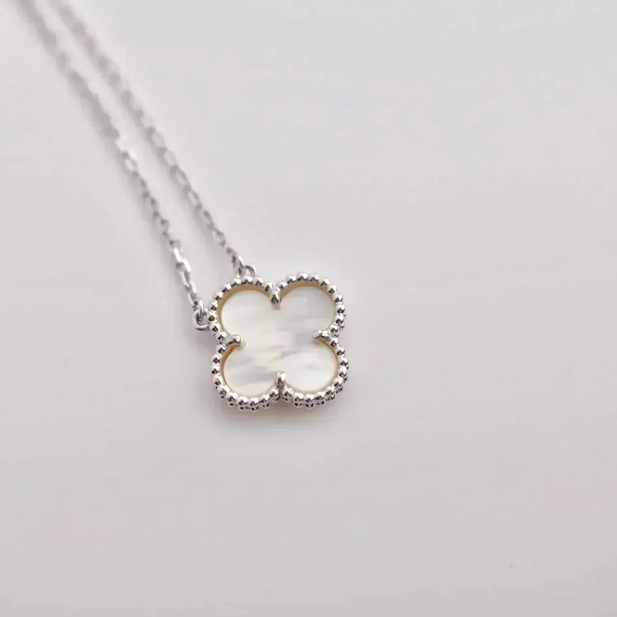 [⭐Mirelle]CLOVER  15MM WHITE MOTHER-OF-PEARL SILVER