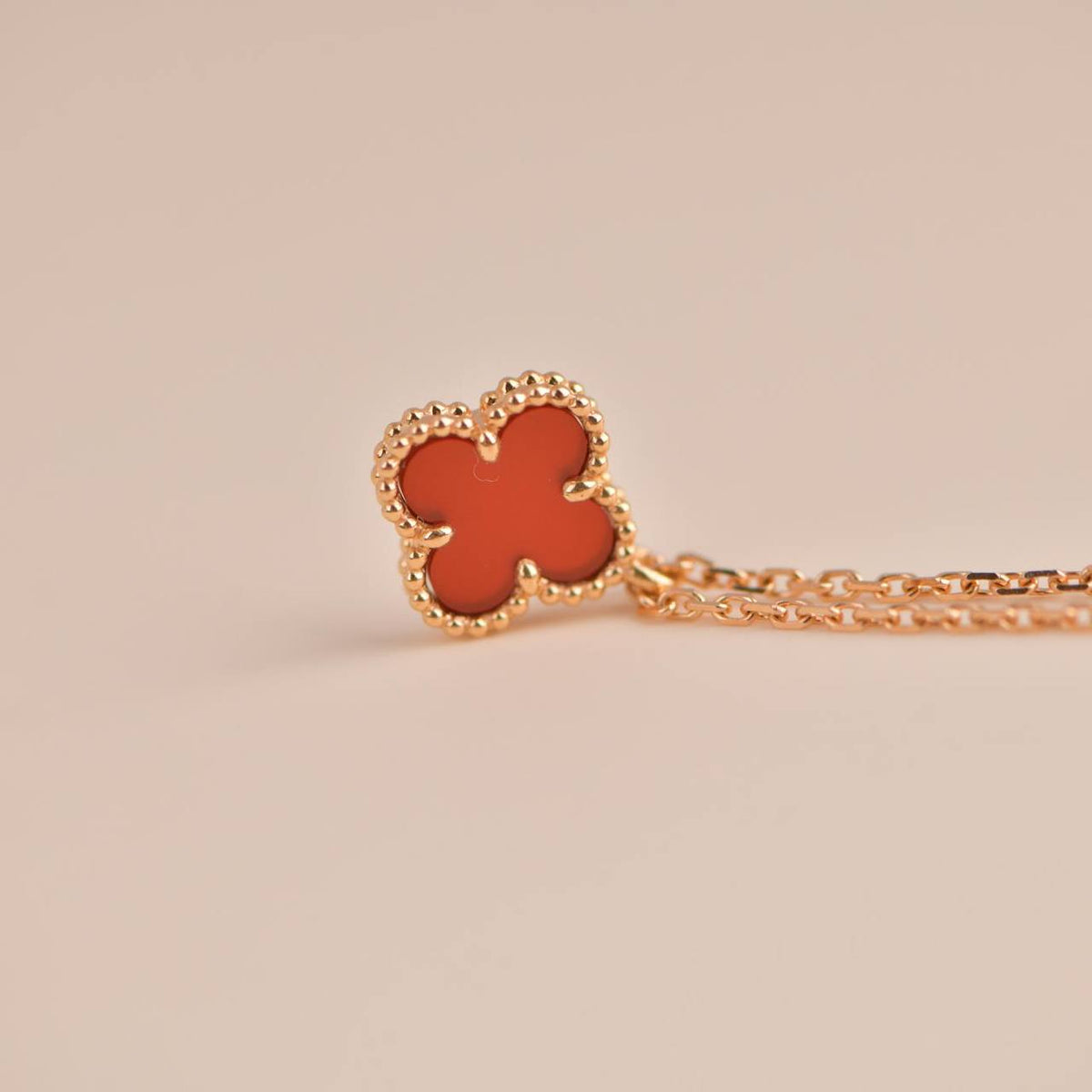 [⭐Mirelle]CLOVER MINI 9.5MM WHITE CARNELIANS NECKLACE