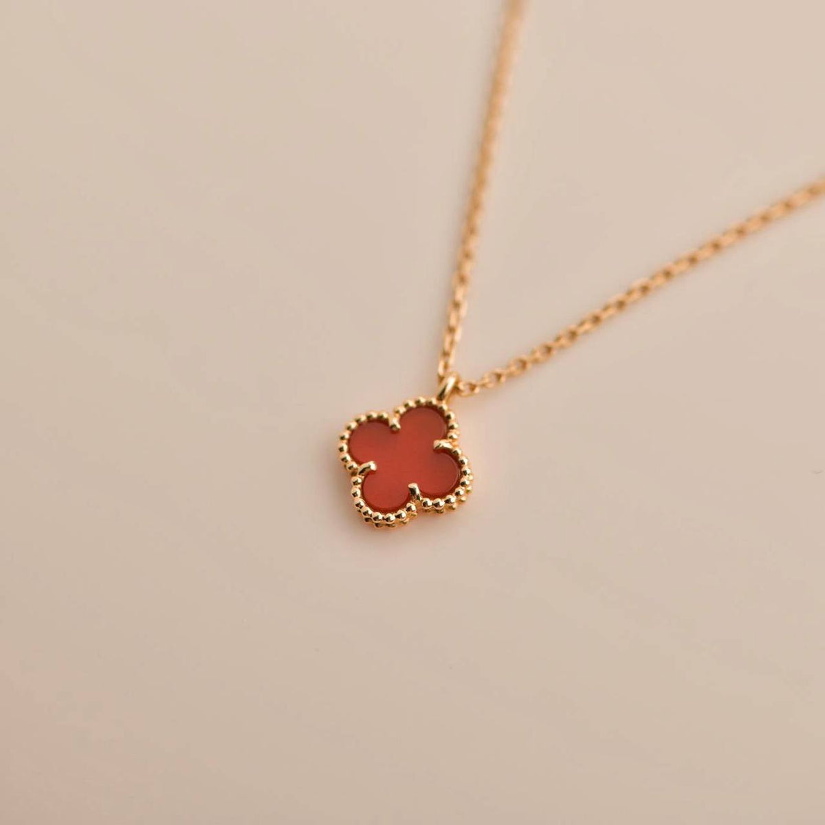 [⭐Mirelle]CLOVER MINI 9.5MM WHITE CARNELIANS NECKLACE