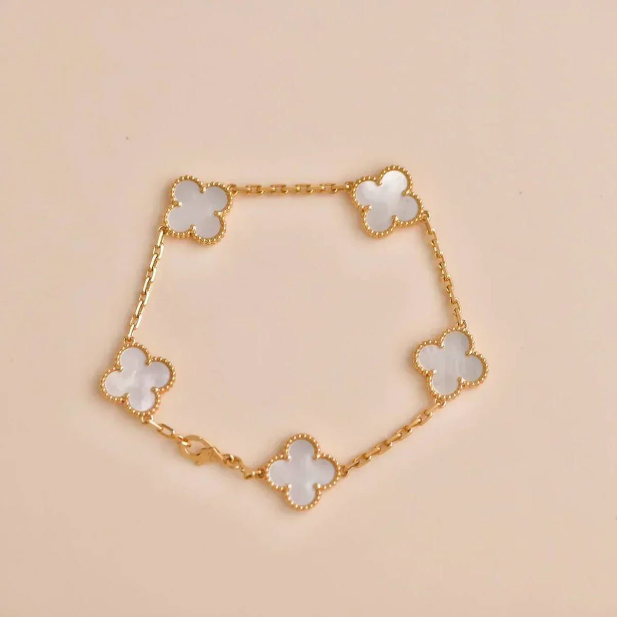 [⭐Mirelle]CLOVER WHITE PEARL MOP 5 MOTIF BRACELET COLLECTION