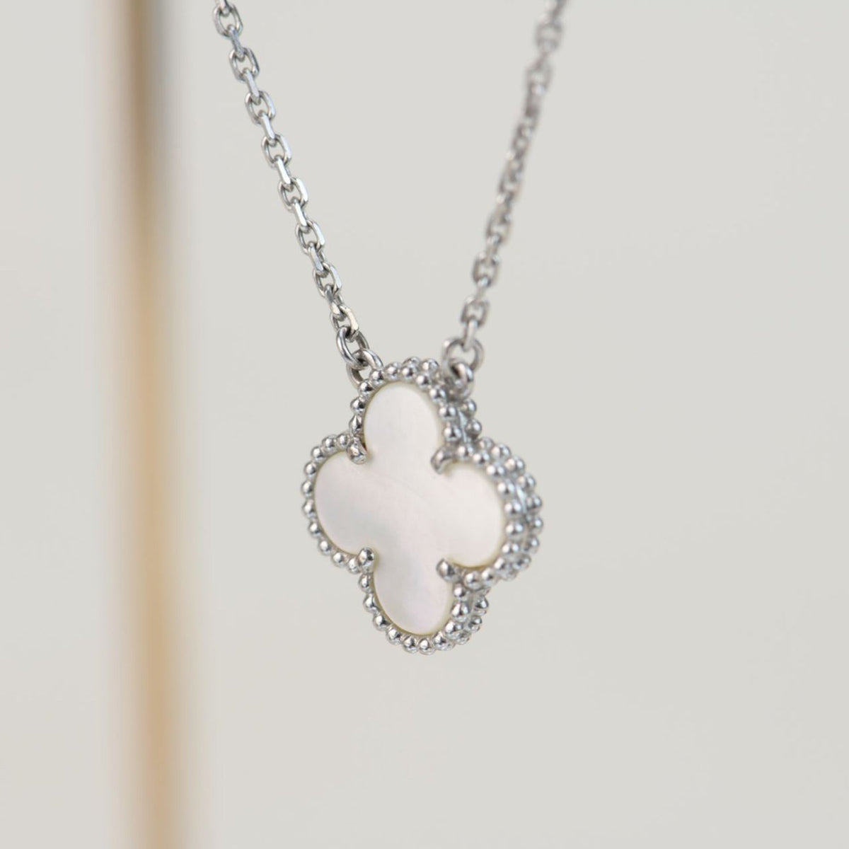 [⭐Mirelle]CLOVER  15MM WHITE MOTHER-OF-PEARL SILVER