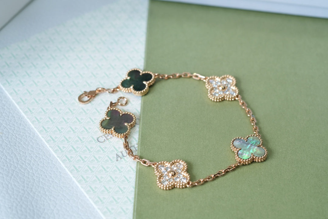 [⭐Mirelle] CLOVER 5 MOTIF GRAY MOP BRACELET COLLECTION