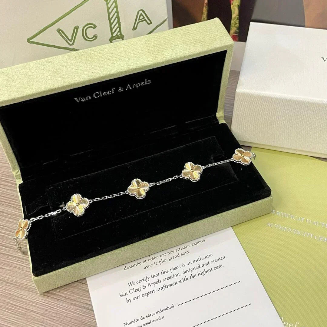 [⭐Mirelle] CLOVER 5 MOTIF LASER BRACELET COLLECTION