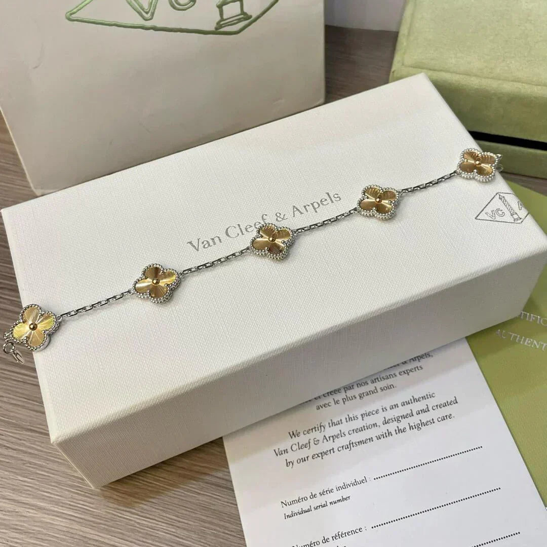 [⭐Mirelle] CLOVER 5 MOTIF LASER BRACELET COLLECTION