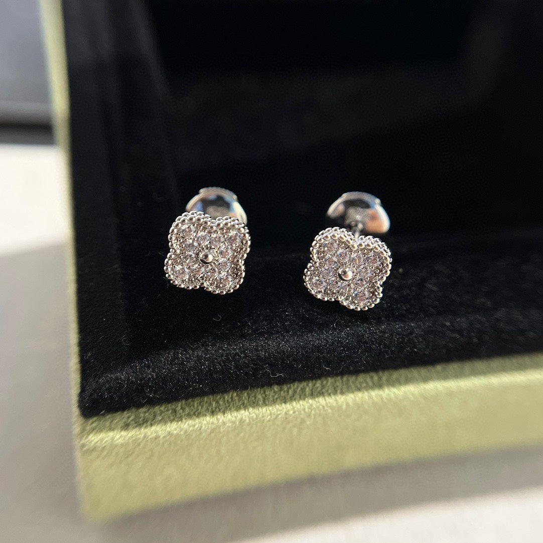 [⭐Mirelle]CLOVER MINI DIAMOND STUD EARRINGS