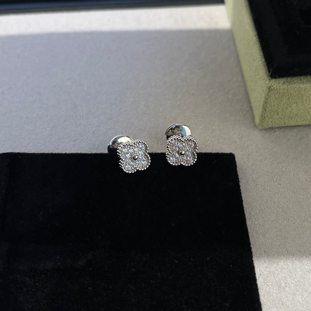 [⭐Mirelle]CLOVER MINI DIAMOND STUD EARRINGS