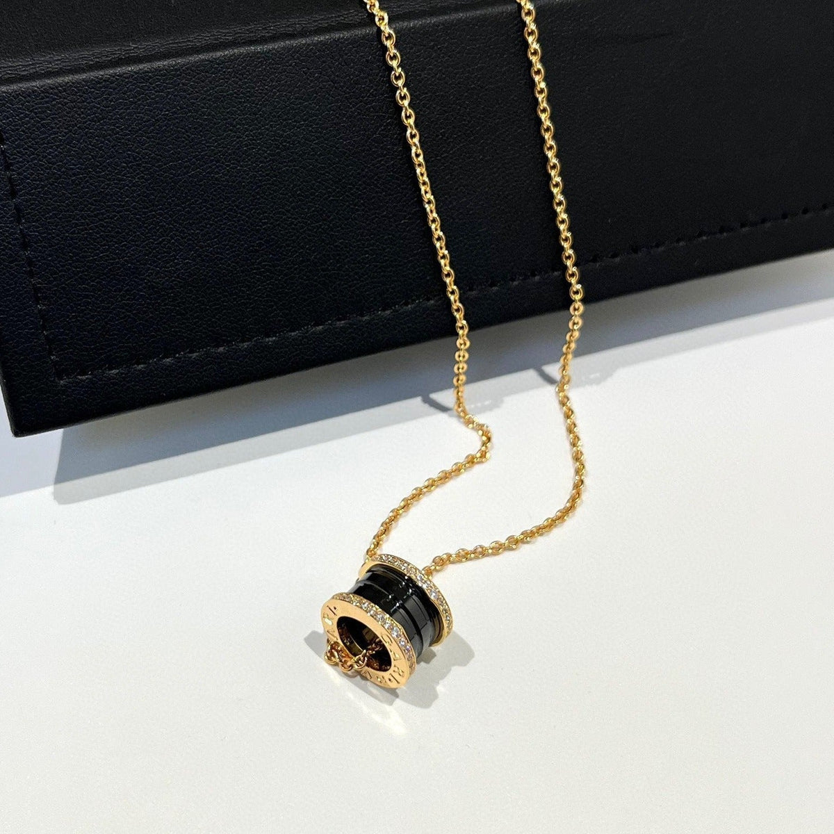 [⭐Mirelle]ZERO 1 BLACK CERAMIC DIAMOND PINK GOLD NECKLACE