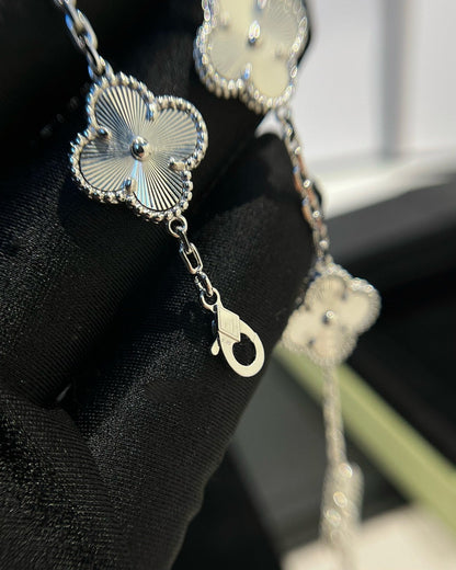 [⭐Mirelle] CLOVER 5 MOTIF LASER BRACELET COLLECTION