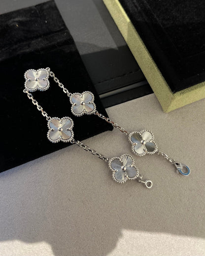 [⭐Mirelle] CLOVER 5 MOTIF LASER BRACELET COLLECTION